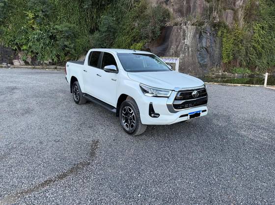 TOYOTA HILUX 2.8 D-4D TURBO DIESEL CD SRX 4X4 AUTOMÁTICO